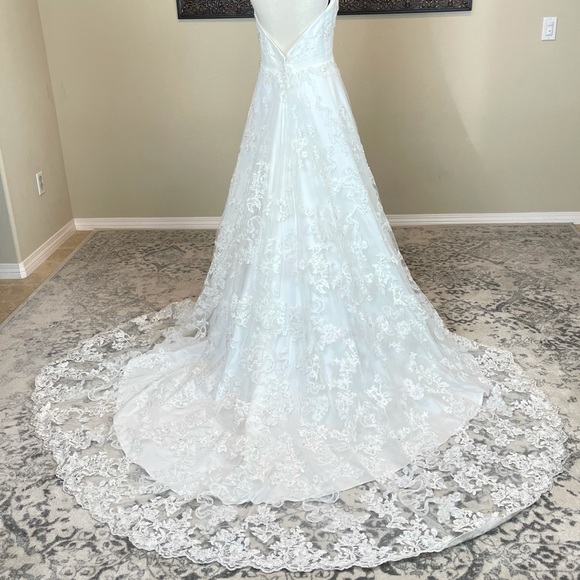 Wedding Dress Ivory Sweetheart Neckline Lace Beaded Size 10 - Picture 11 of 16